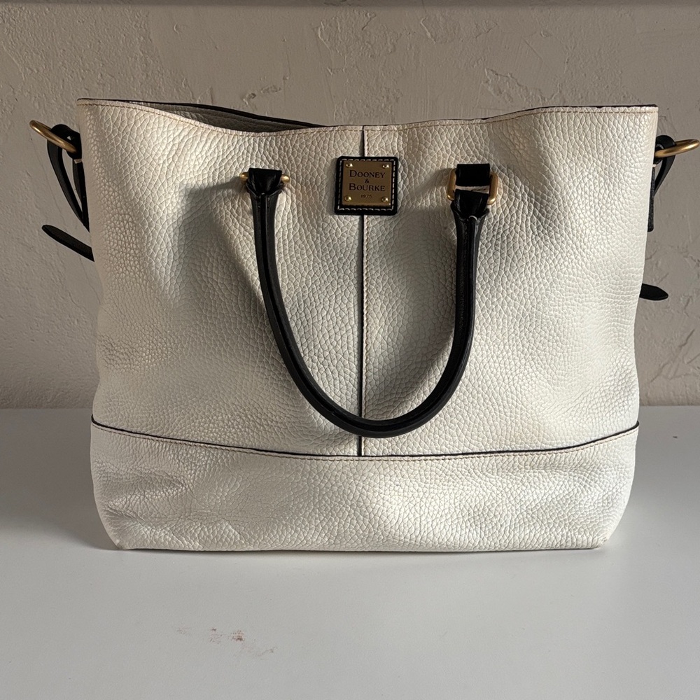 Dooney & Bourke Chelsea Shopper Pebble Grain Leather Black Leather Handles/Strap
